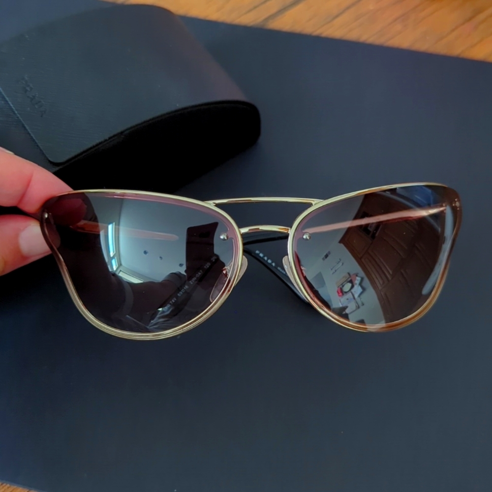 Prada PR74VS Butterfly Pale Gold Sunglasses! Mint condition! 🔥🔥🔥